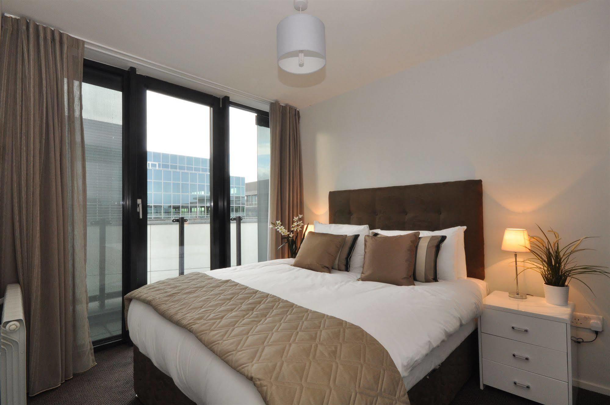 Your Base Dublin - Grand Canal Square Exteriér fotografie